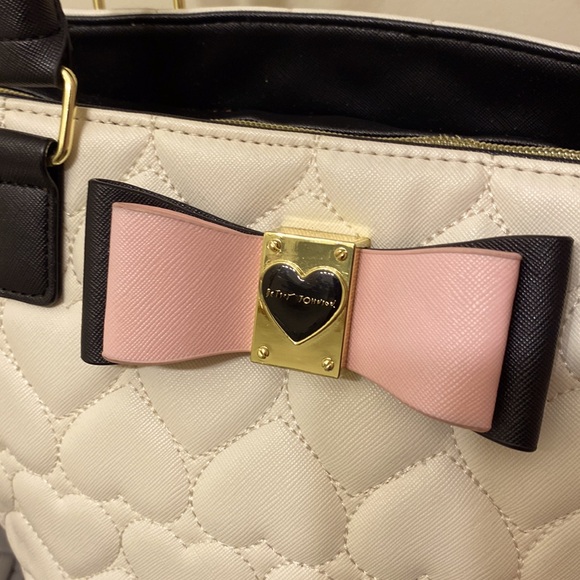 Betsey Johnson Black and White Tote Handbag with Quilted Pvc And Gold Hardware - Picture 2 of 8